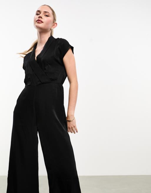 Vero Moda – Czarny kombinezon z krótkimi rękawami i dekoltem w szpic