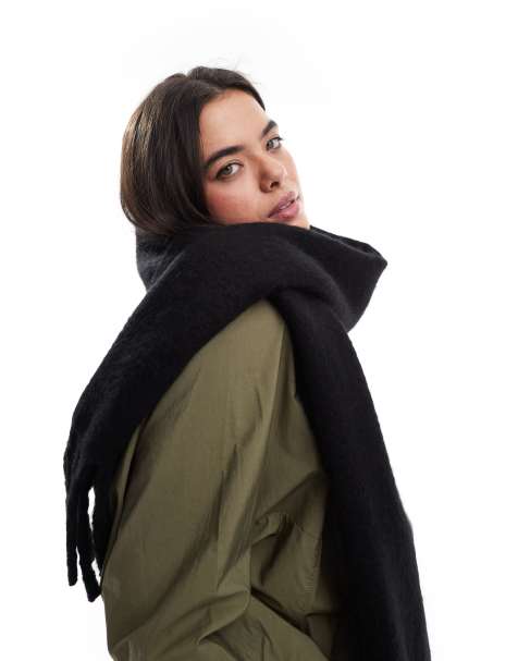 Vero Moda – Czarny miękki szalik z dzianiny boucle - view 1