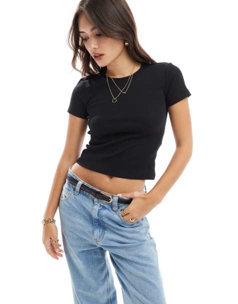 Vero Moda – Czarny prążkowany T-shirt z okrągłym dekoltem - view 1