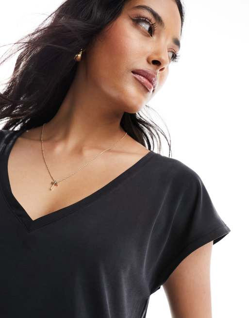 Vero Moda – Czarny t-shirt z dekoltem w kształcie litery V , 2 z 4