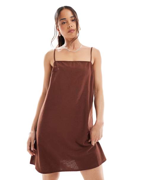 Vero Moda – Czekoladowa sukienka mini z domieszką lnu - view 1