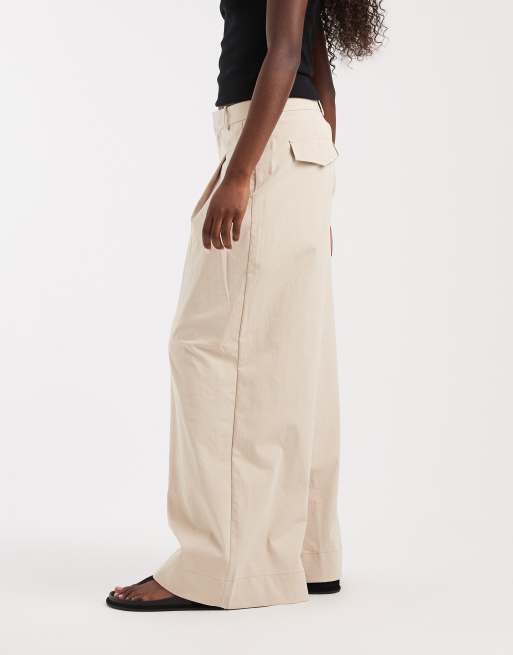 Vero Moda deep pleat detail wide leg tailored trouser in cream, 4 of 5