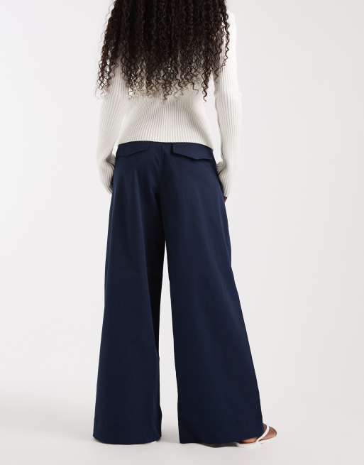 Vero Moda deep pleat detail wide leg tailored trouser in navy, 2 of 5