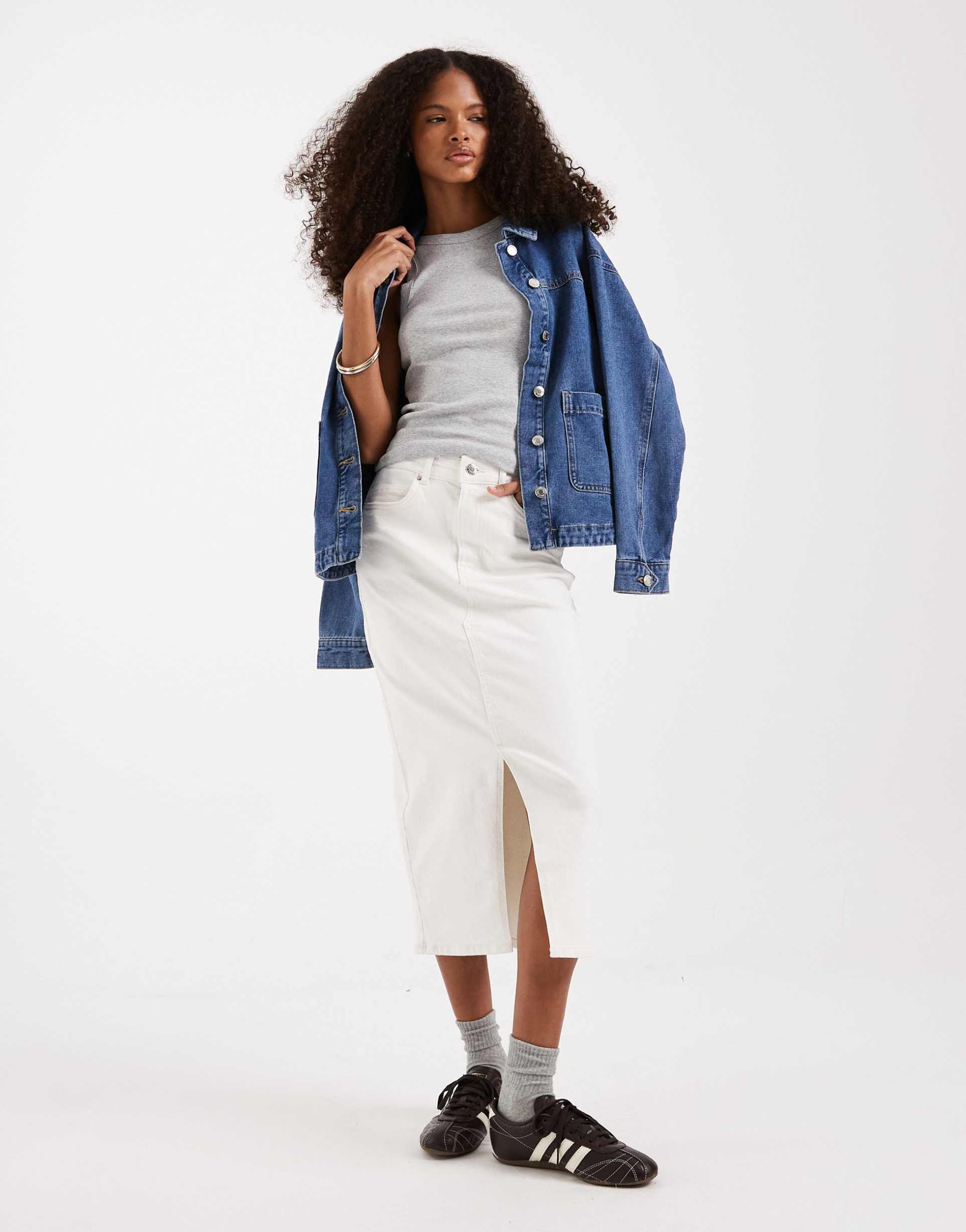 vero moda denim midaxi skirt with front slit in ecru