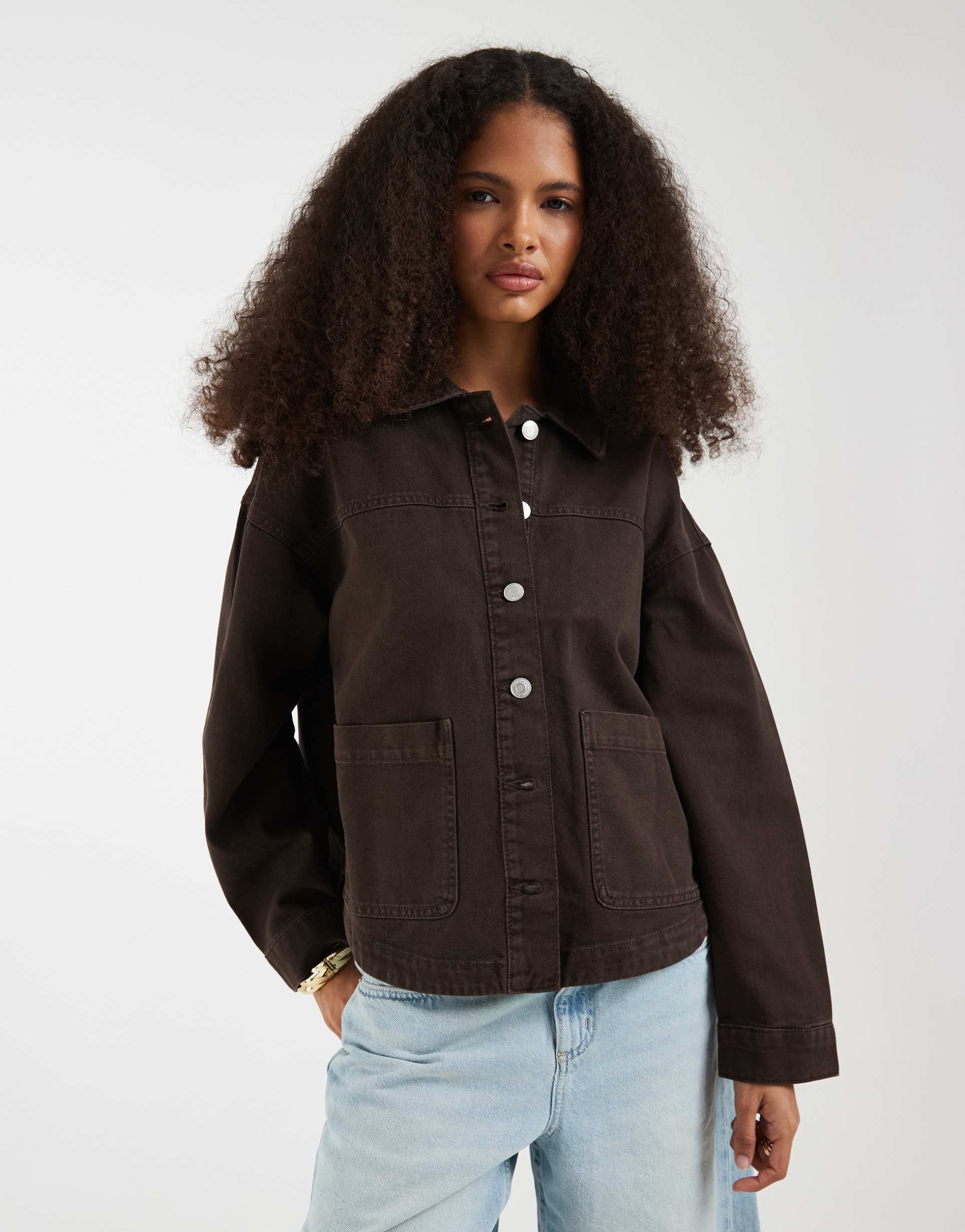 vero moda denim shacket with front pockets in chocolate