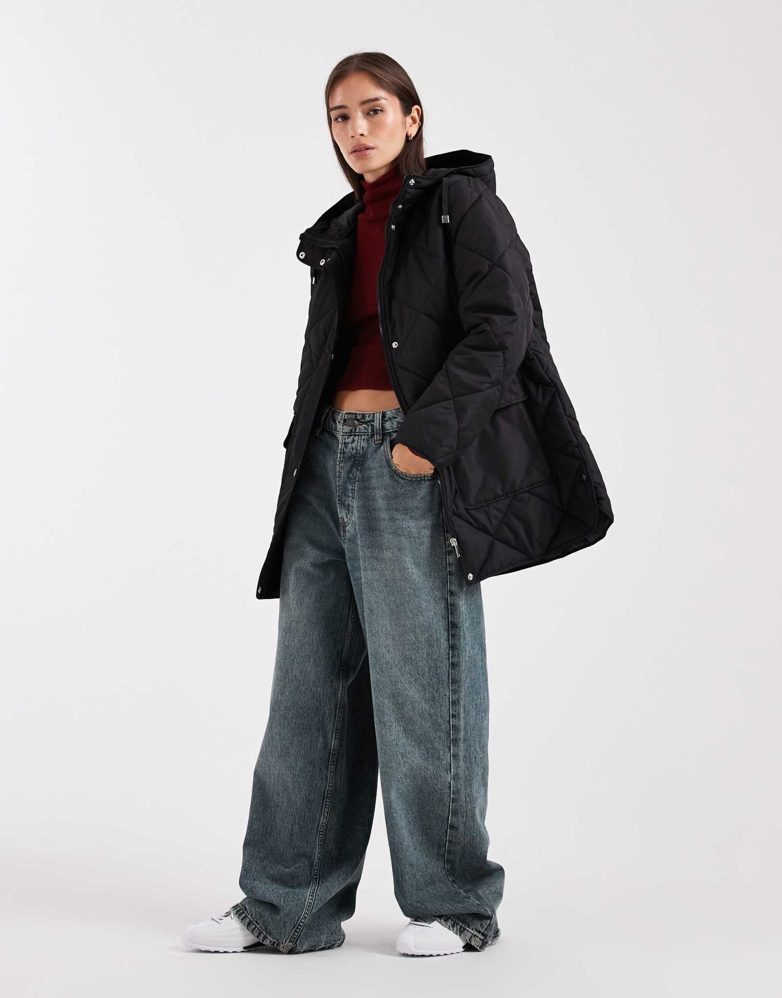 Стеганая куртка с капюшоном Vero Moda diamond черного цвета с большим карманом