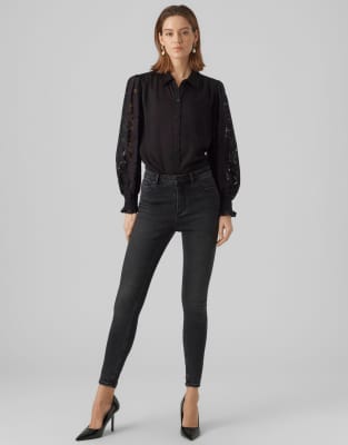 Vero Moda – Dopasowane czarne jeansy