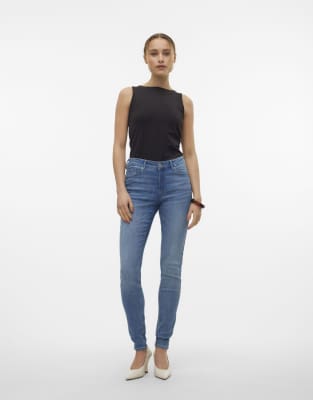 Vero Moda – Dopasowane niebieskie jeansy