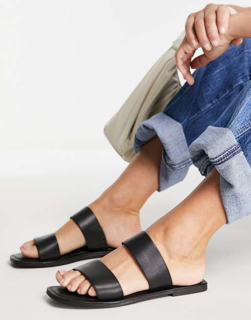 Double store strap sandals