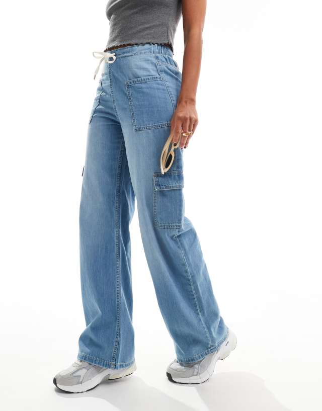 Vero Moda - drawstring cargo wide leg denim jeans in light blue