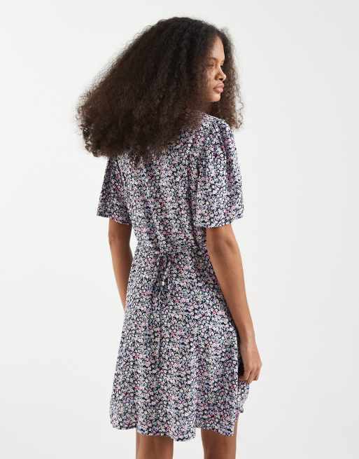 Vero Moda – Durchgeknöpftes Mini-Skater-Kleid mit marineblauem Blümchenmuster, 3 von 4