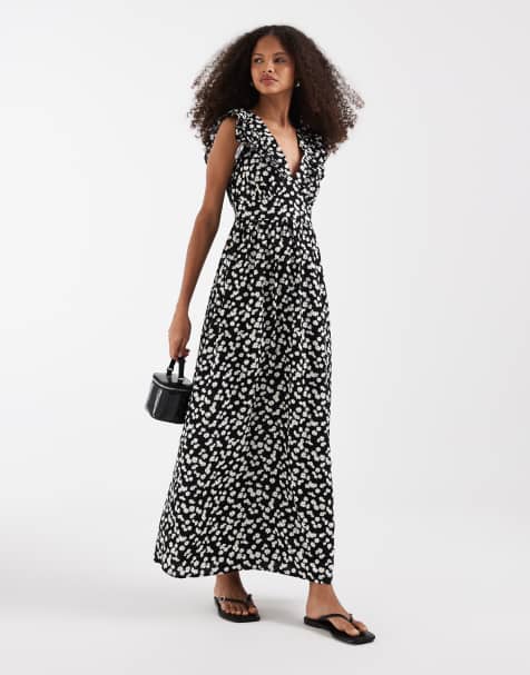 Vero Moda – Easy Joy – Svart, småblommig midiklänning med volangaxlar och djup urringning - view 1