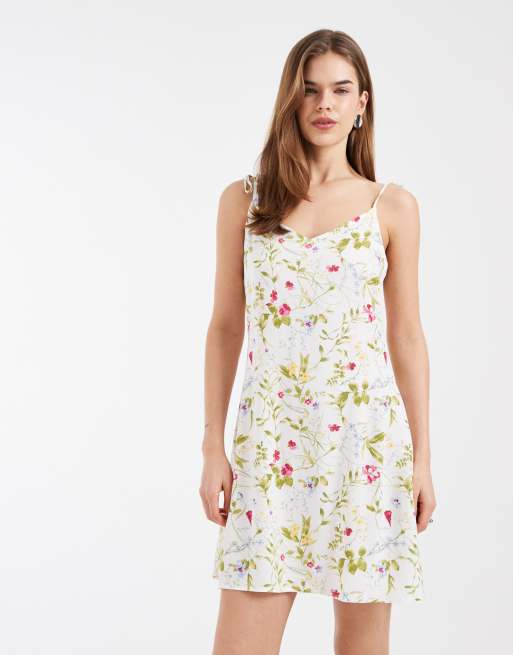 Vero Moda – Easy – Mini-Trägerkleid in Weiß mit Wildblumenmuster und gebundenen Trägern, 2 von 4