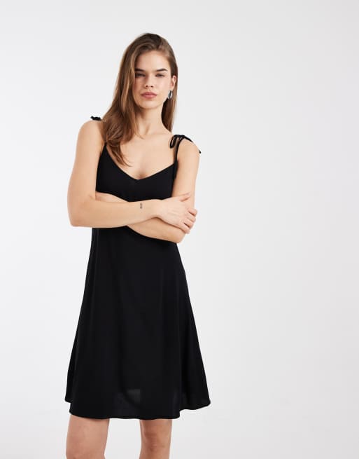 Vero Moda Easy tie shoulder cami mini dress in black, 2 of 4