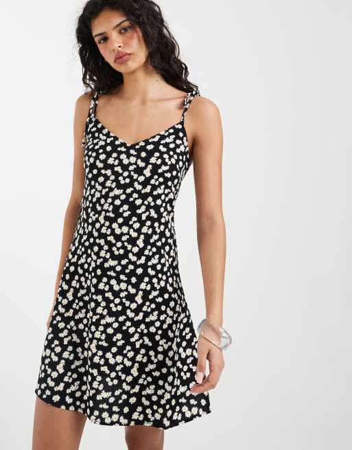 Vero Moda easy tie shoulders cami mini dress in black delicate daisy print, 2 of 4