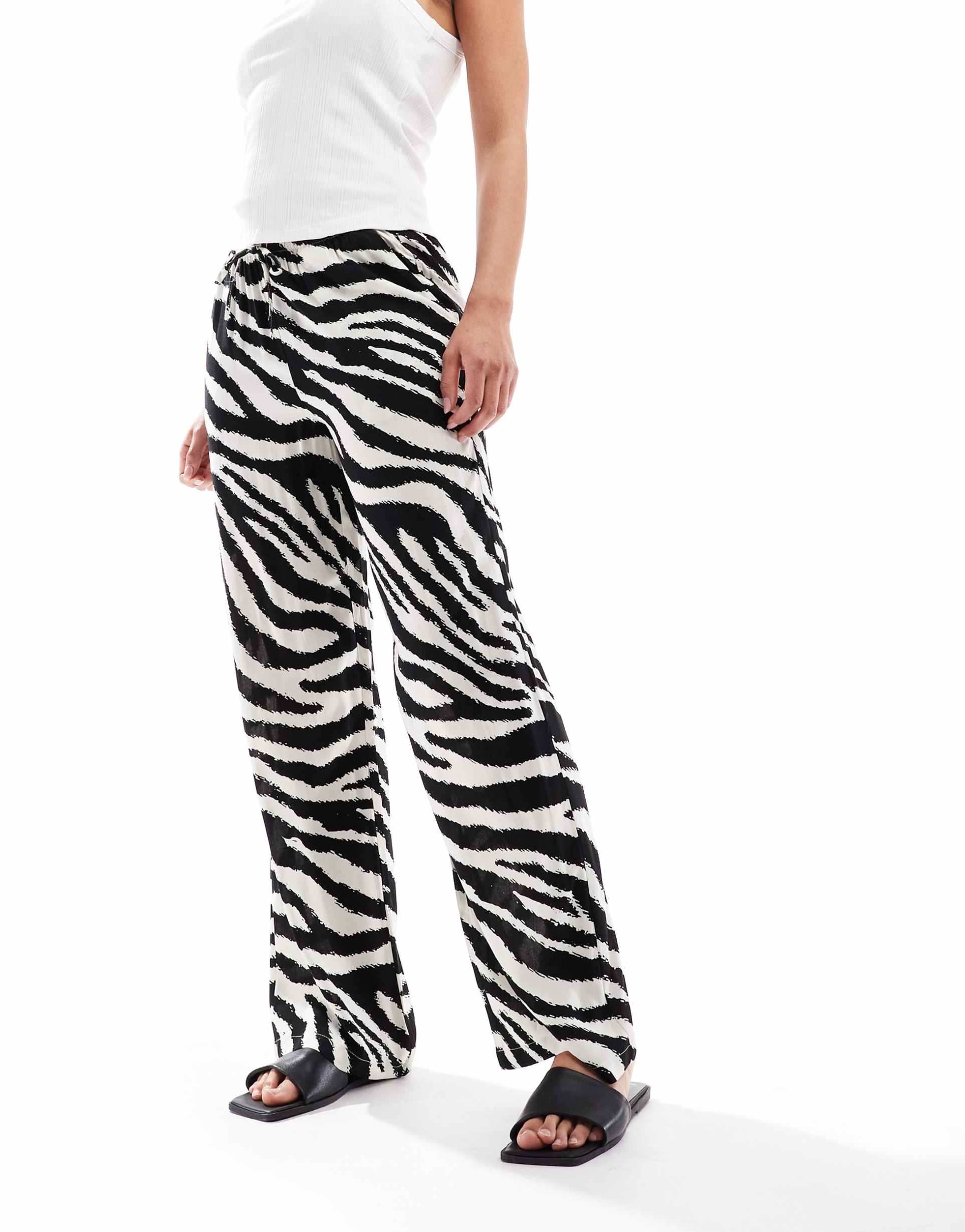 vero moda easy tie waist wide leg pants in zebra print