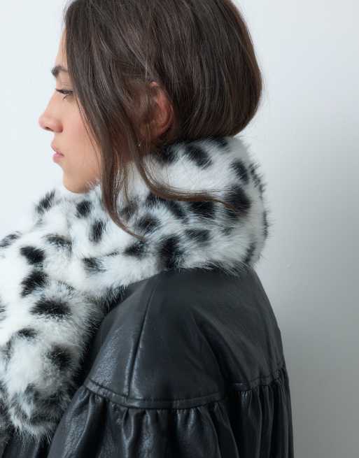 Vero Moda écharpe en faux-fur blanche à imprimé pois noirs, 2 de 5