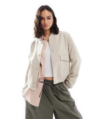 Vero Moda - Elegante Bomberjacke in Creme mit Taschen-Weiß