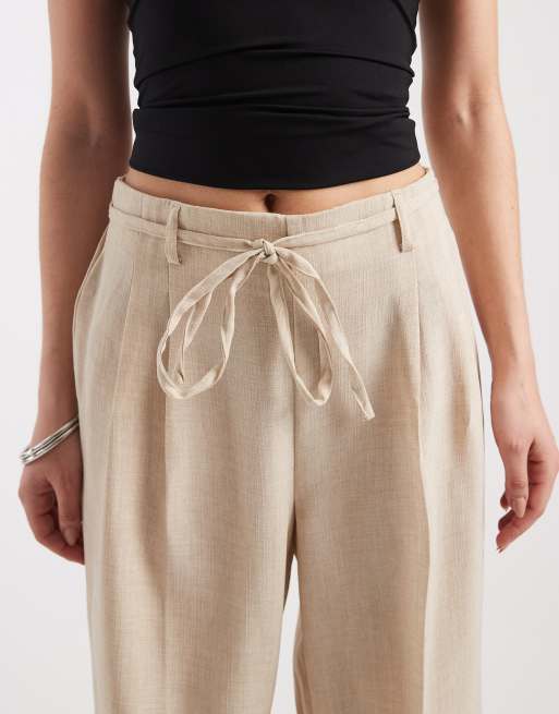 Vero Moda – Elegante Hose aus Webstoff in Steinbeige mit Bundfalten und Bindegürtel, 3 von 5
