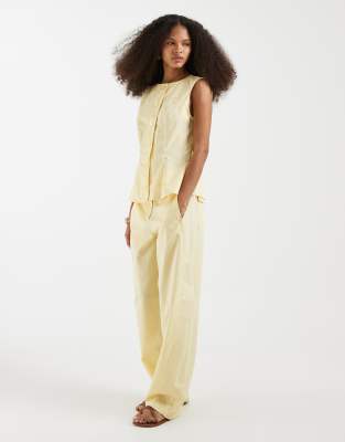 Elegante Hose in bananengelber Leinenoptik mit weitem, abgerundetem Schnitt, Kombiteil Gelb L
