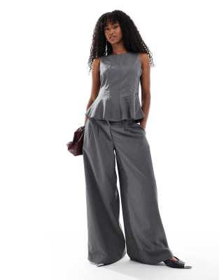 Vero Moda - Ensemble pantalon et top ajusté avec ourlet à basque - Gris foncé | ASOS