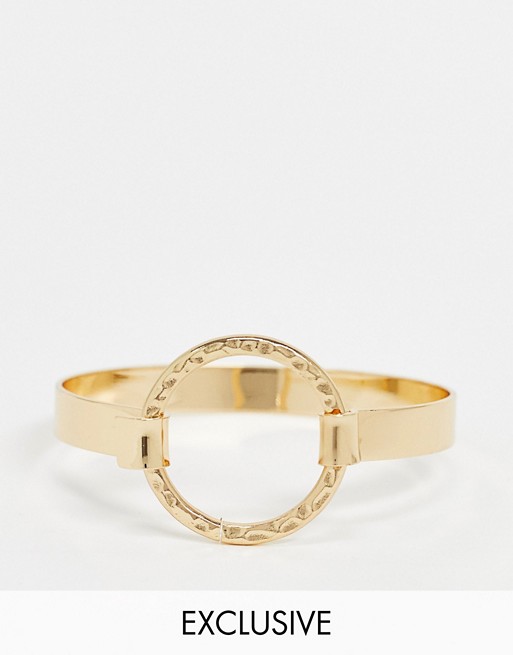 Vero Moda exclusive bangle bracelet with circle clasp in gold