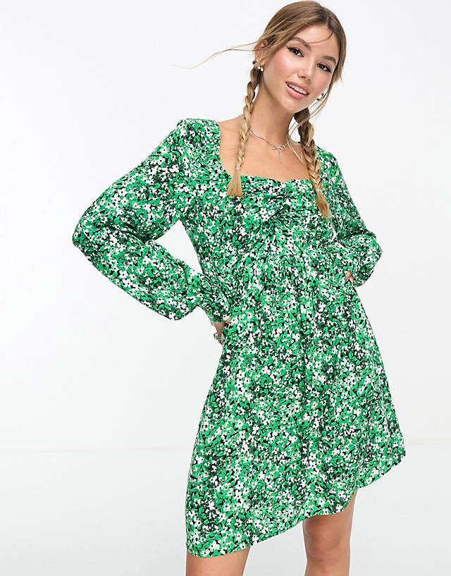 Vero Moda - exclusive ruched front mini dress with long sleeves in floral