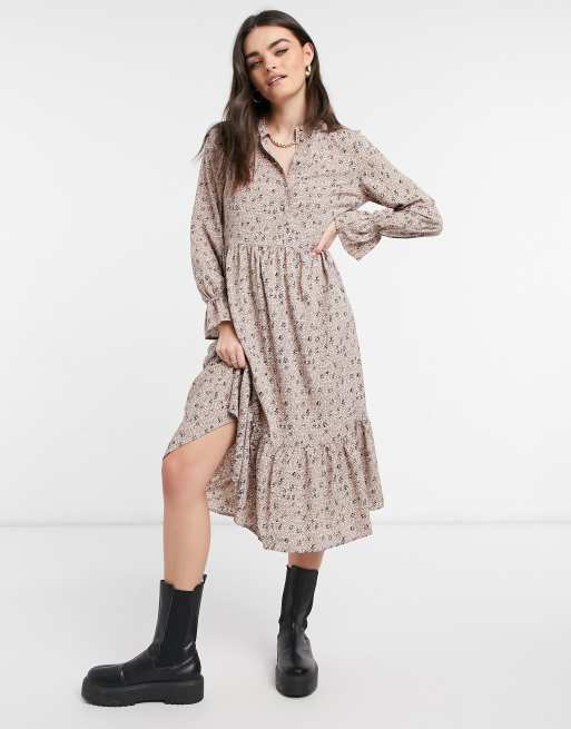 Vero Moda – Exklusives Midikleid mit gestuftem Rock und verschiedenen Blümchenmustern