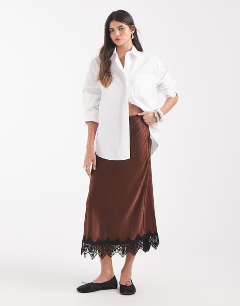 Vero Moda - Falda midi satinada con bajo de encaje en marrón - view 1