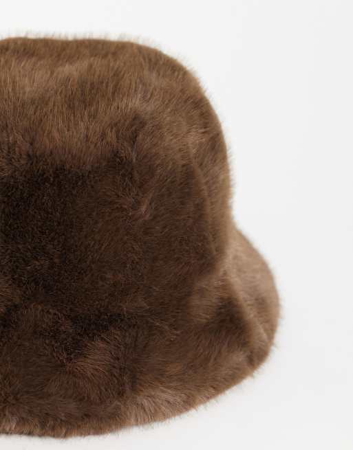 Vero Moda faux fur bucket hat in light brown, 3 of 3