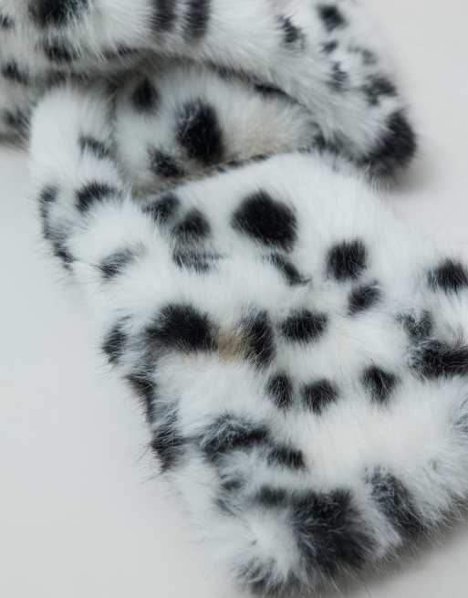 Vero Moda faux fur scarf in white with black spot print, 3 of 5