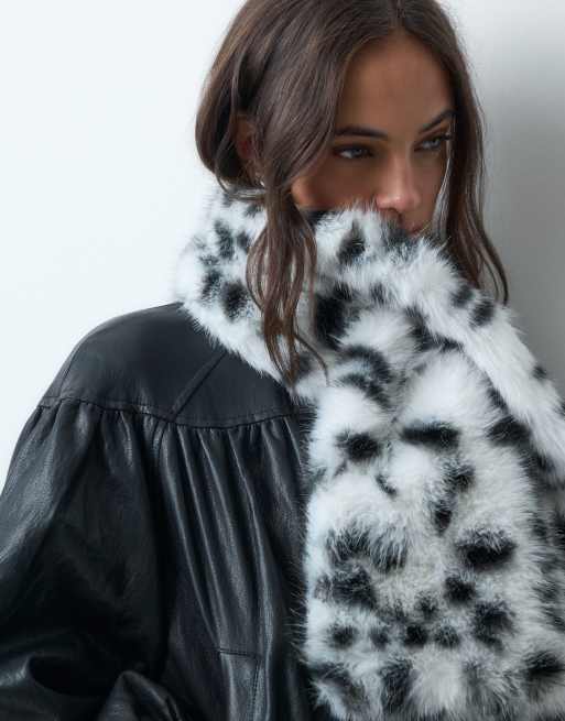 Vero Moda faux fur scarf in white with black spot print, 4 of 5
