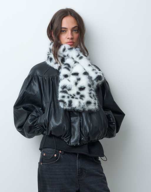 Vero Moda faux-fur sjaal in wit met zwarte stippenprint, 5 van 5