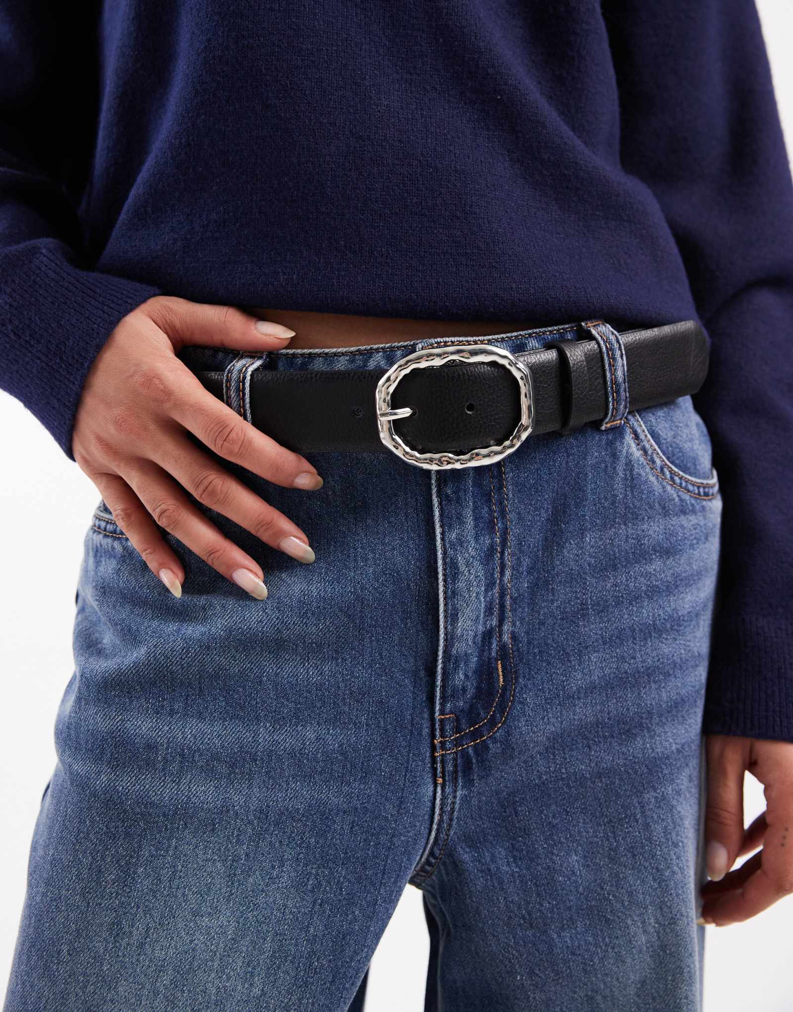 Ремень из искусственной кожи Vero Moda с кованой металлической пряжкой золотистого цвета черного цвета