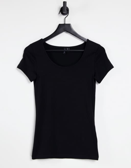 Vero Moda – Figurbetontes Baumwoll-T-Shirt in Schwarz mit U-Ausschnitt - BLACK