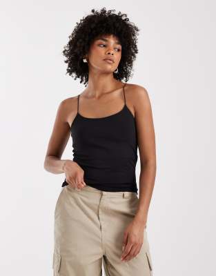 Vero Moda - Figurbetontes Camisole in Schwarz mit schmalen Trägern