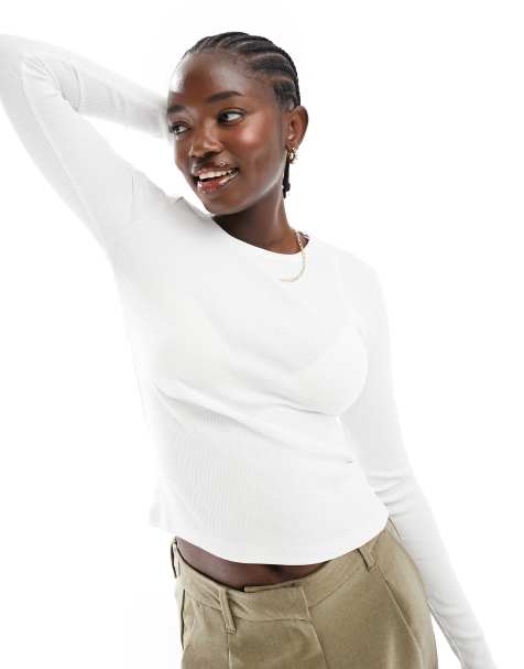 Vero Moda - Fijngeribbelde top met lange mouwen in wit - view 1