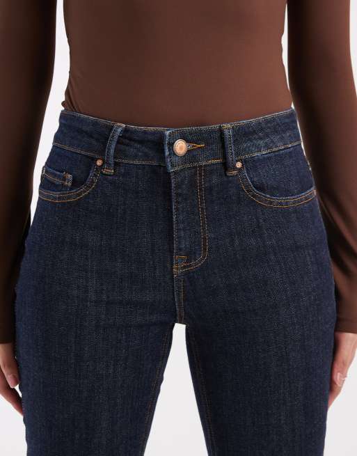 Vero Moda – Flash – Ciemnoniebieskie jeansy z rozszerzanymi nogawkami i średnim stanem, 5 z 5