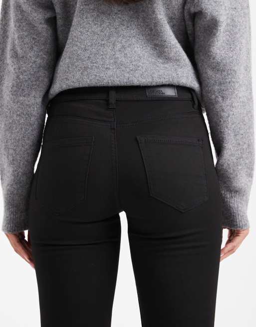 Vero Moda Flash mid rise flare jeans in black, 4 of 5
