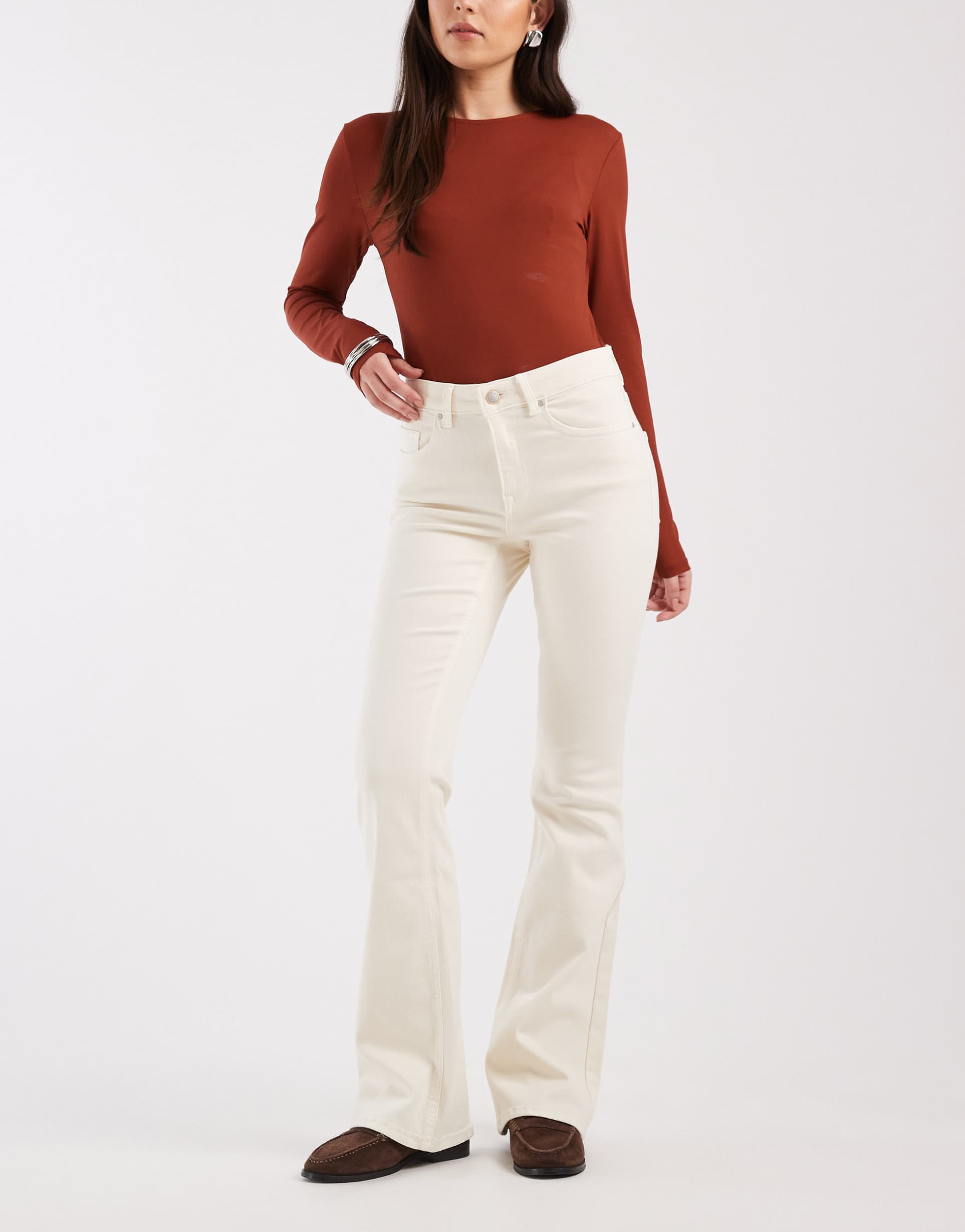 vero moda flash mid rise flare jeans in ecru