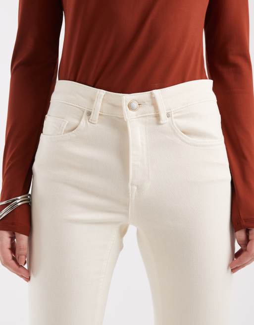 Vero Moda Flash mid rise flare jeans in ecru, 4 of 5