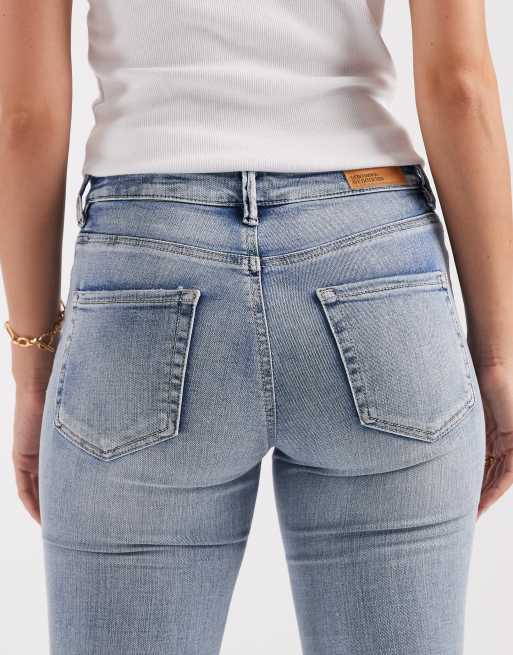 Vero Moda Flash mid rise flare jeans in light blue wash, 5 of 5