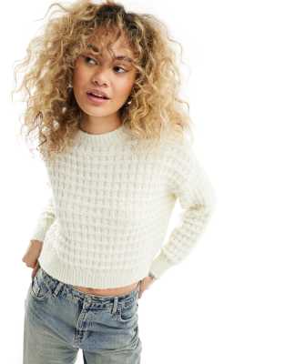 Vero Moda Vero Moda fluffy fisherman knit jumper in beige-White