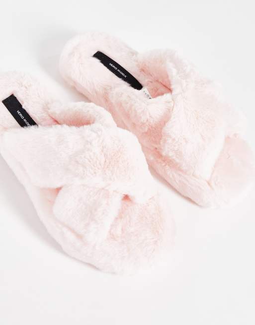 Vero Moda fluffy slippers in pink ASOS