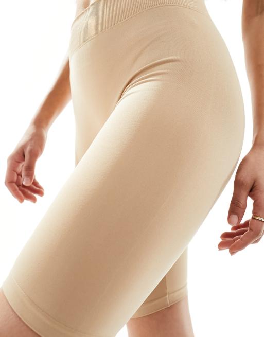 Vero Moda – Formende Unterwäsche – Nahtlose Shorts mit langem Schnitt in Beige, 2 von 4
