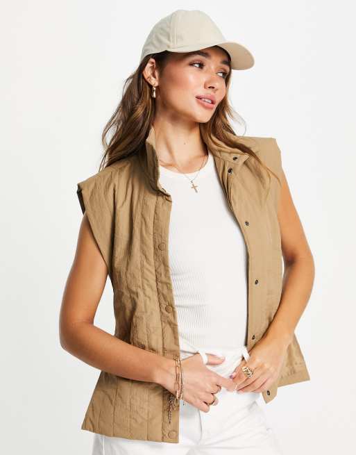 Vero Moda – FRSH – Wattierte Weste in Beige mit Gürtel, 3 von 4