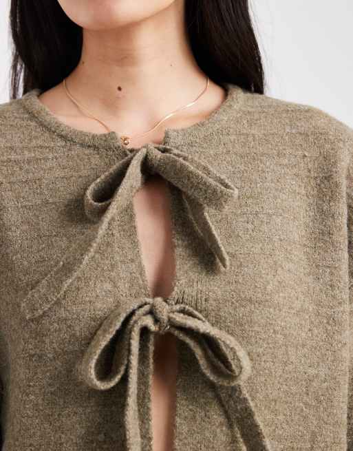 Vero Moda - Gebreid vest met textuur en gestrikte voorkant in olijfgroen, 3 van 4