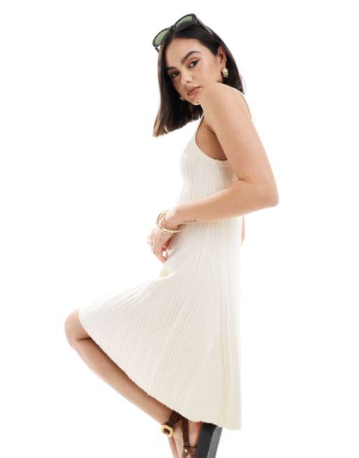 Vero Moda - Gebreide swingjurk met racerhals in crème