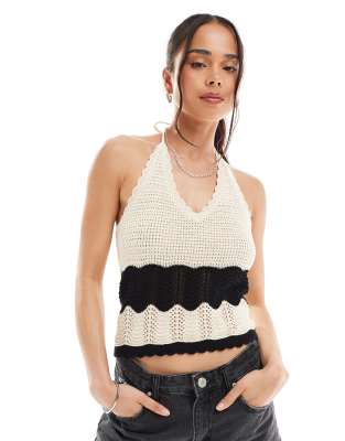 Vero Moda - Gehäkeltes Neckholder-Oberteil in Cremeweiß und Schwarz