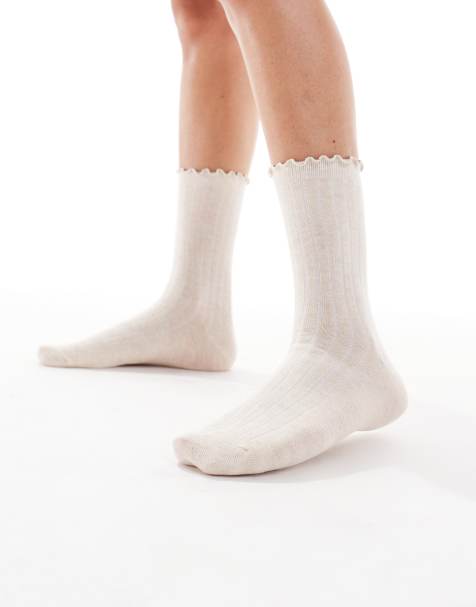 Vero Moda – Gerippte Rüschensocken in meliertem Hellbeige - view 1